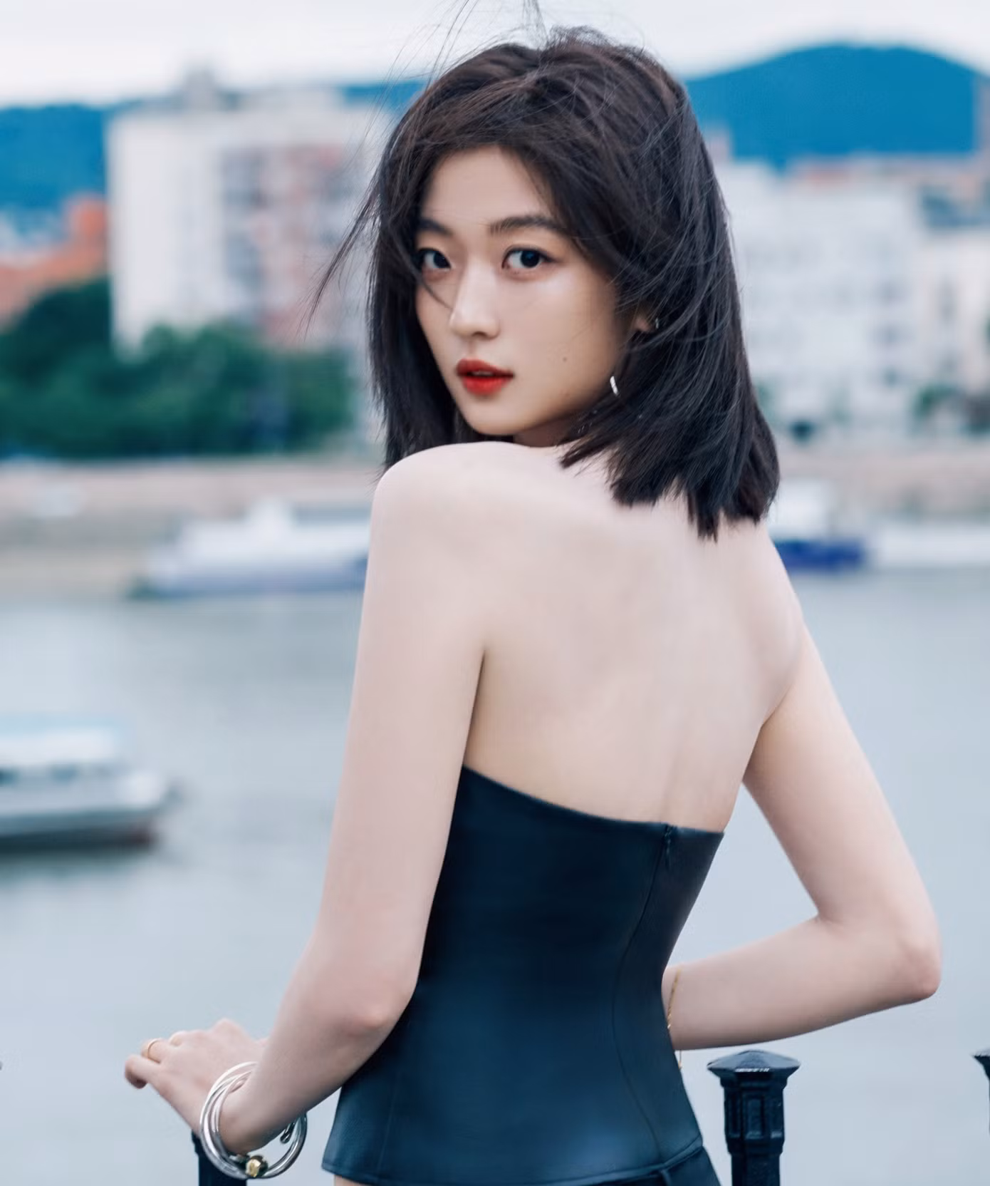 Thành công ‘Đầu Xuân Tươi Sáng’ hóa thảm họa sự nghiệp