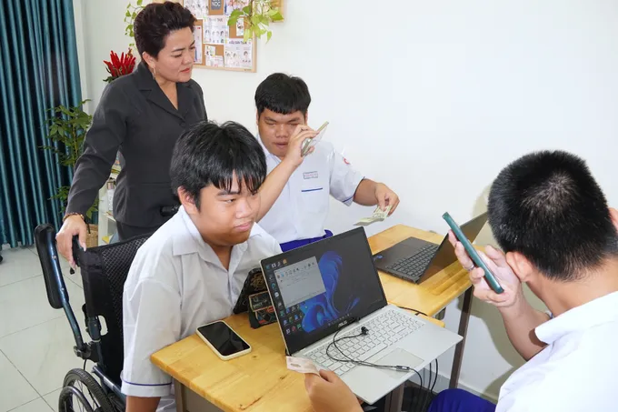 Công nghệ AI mở cửa tri thức cho học sinh khiếm thị