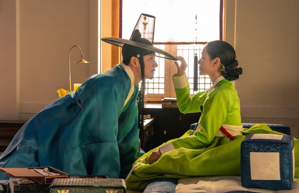 Son Ye-jin phá vỡ ranh giới với The Scandal