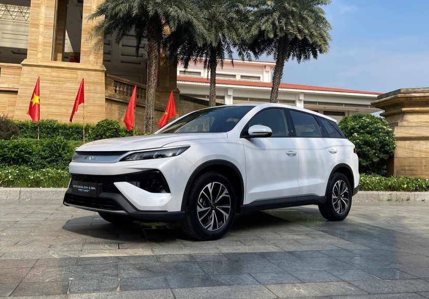 6 mẫu ô tô điện và hybrid đáng chờ đợi dịp cuối năm