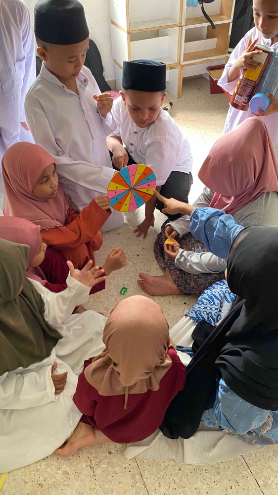 Mahasiswa Universiti Bina Jambatan Inovasi STEM ke Sekolah