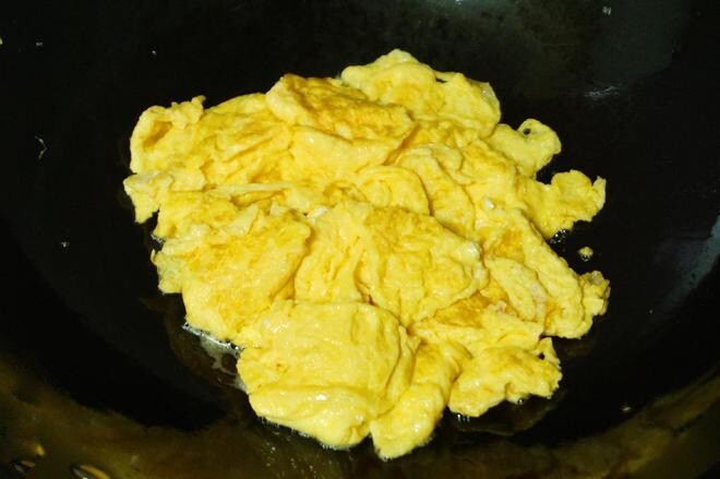 Trứng chưng cà chua mềm ngon: bí quyết nằm ở thứ tự và kỹ thuật nấu