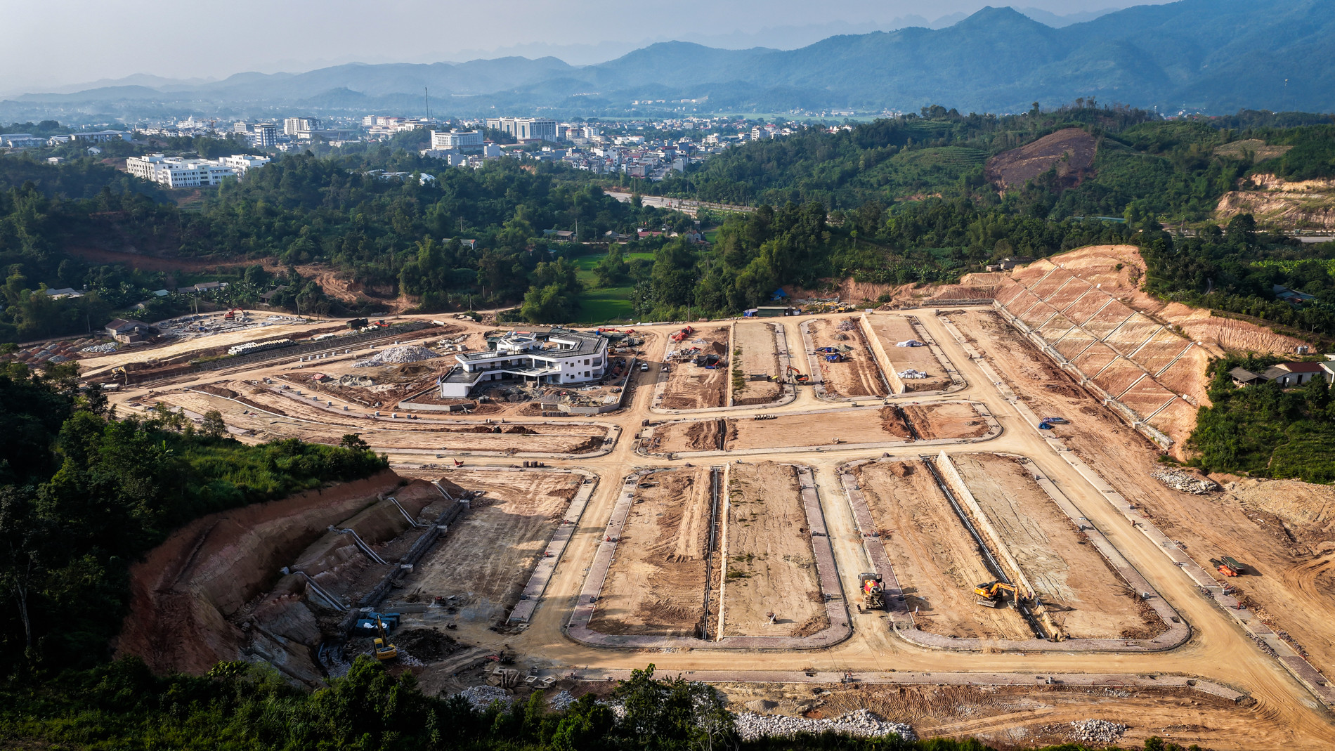 Mỏ sắt 16 triệu tấn bị khóa 15 năm và bài toán chuỗi cung ứng quặng
