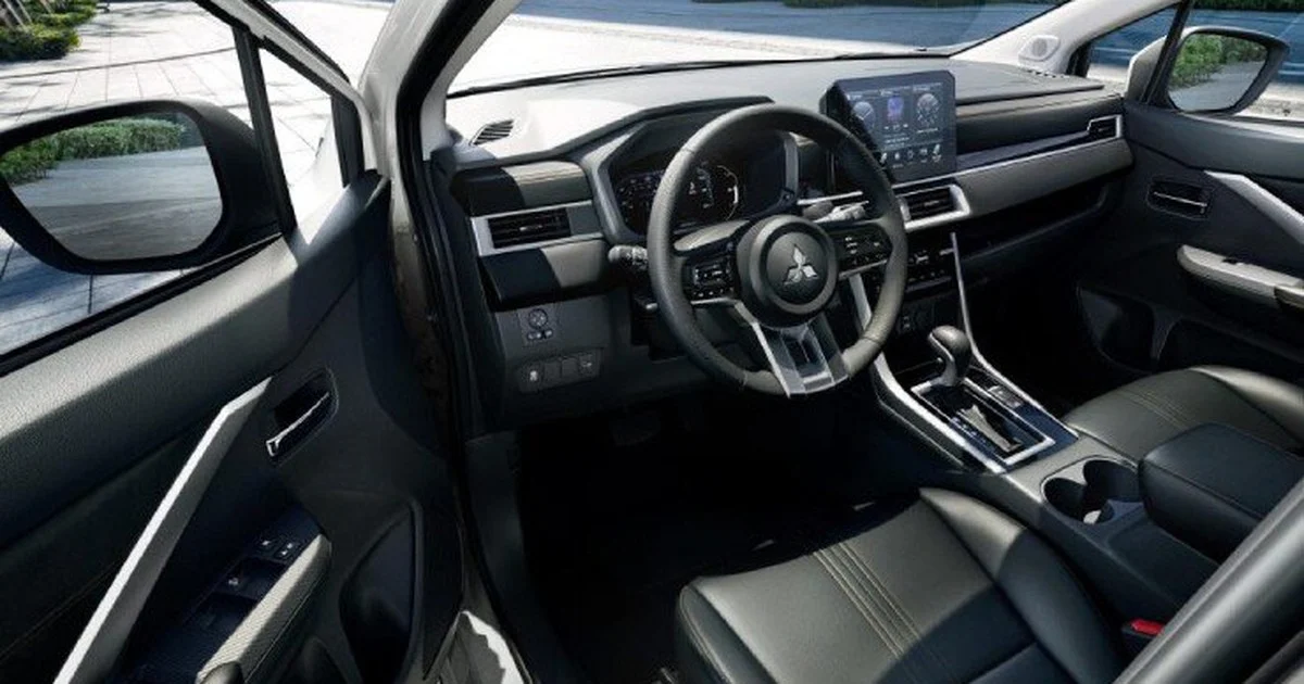 Mitsubishi Xpander giảm giá sốc: rẻ như sedan, đấu Toyota Veloz Cross