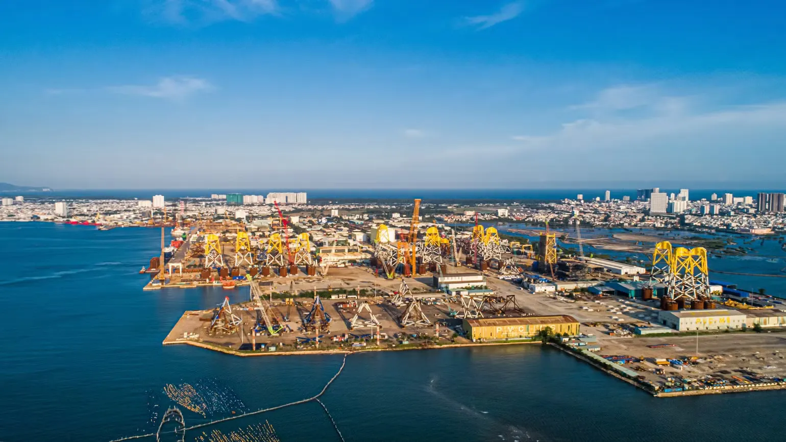 Việt Nam tận dụng di sản dầu khí để xây chuỗi giá trị điện gió ngoài khơi