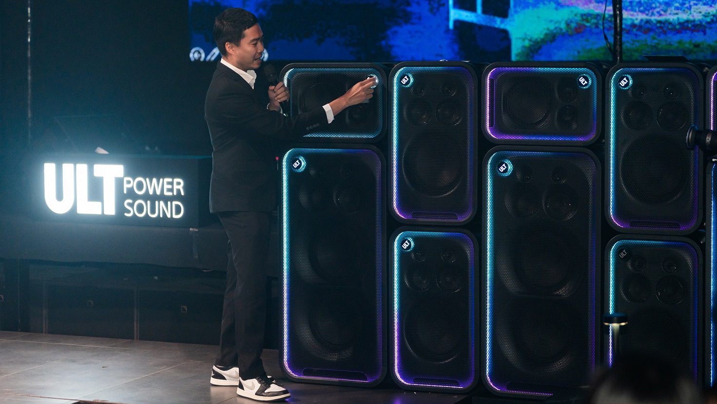 Sony ULT TOWER: bộ ba loa party nào xứng đáng tiền?
