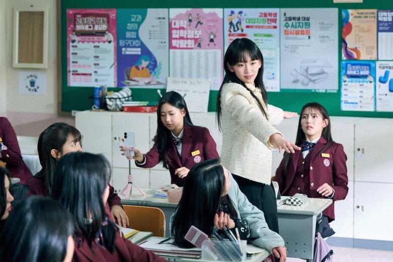 Teach You a Lesson: Từ webtoon gây tranh cãi đến hiện tượng K-drama toàn cầu