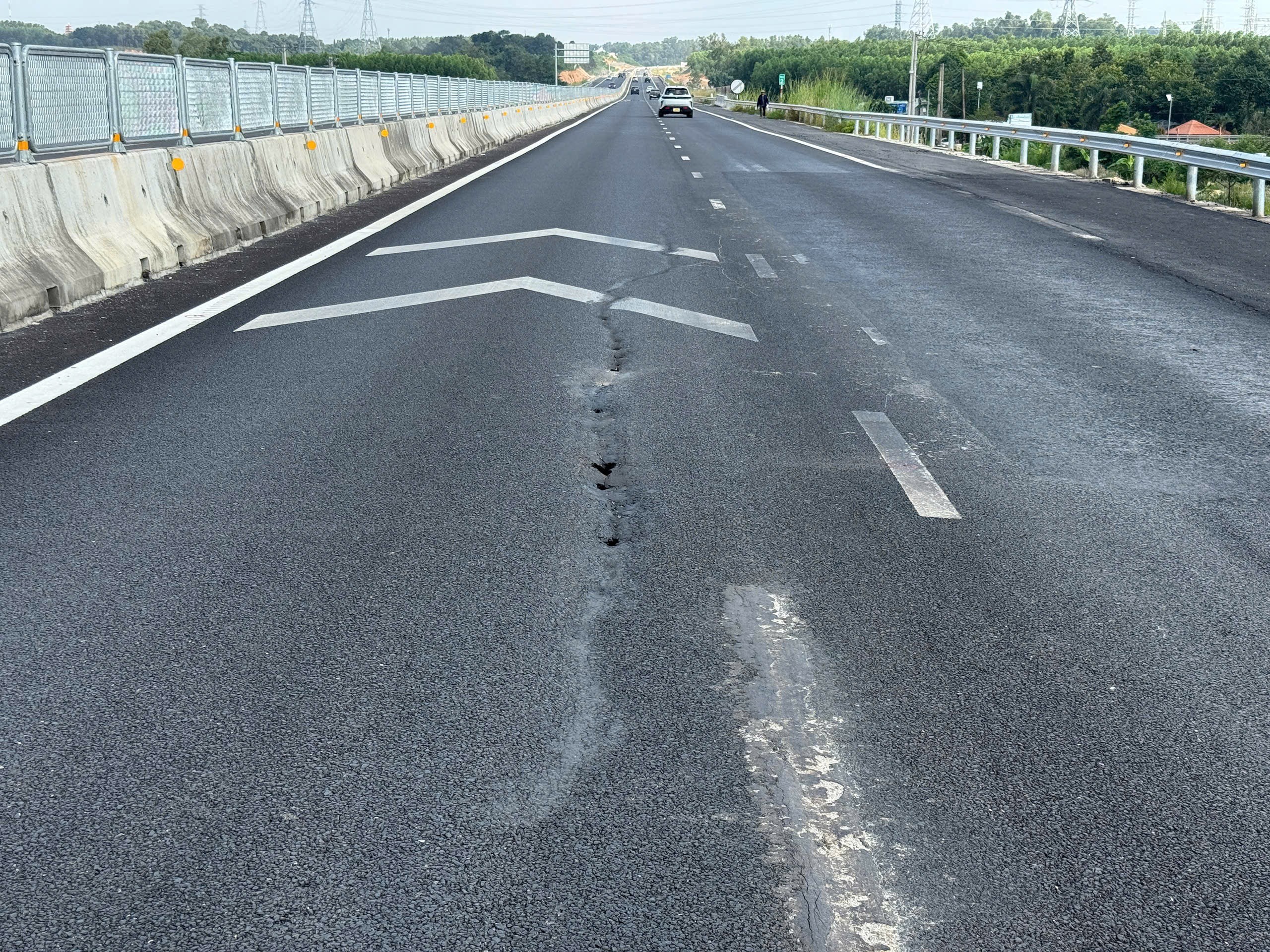 Cao tốc Biên Hòa – Vũng Tàu nứt lún: lỗi chất lượng hay giám sát thi công?