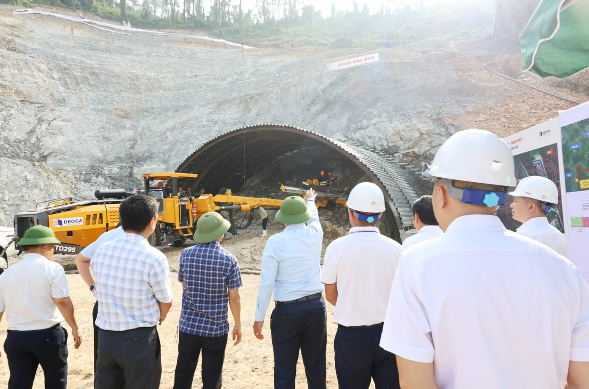 Hầm xuyên núi Đại Huệ và cuộc chạy đua tiến độ cao tốc Vinh – Thanh Thủy