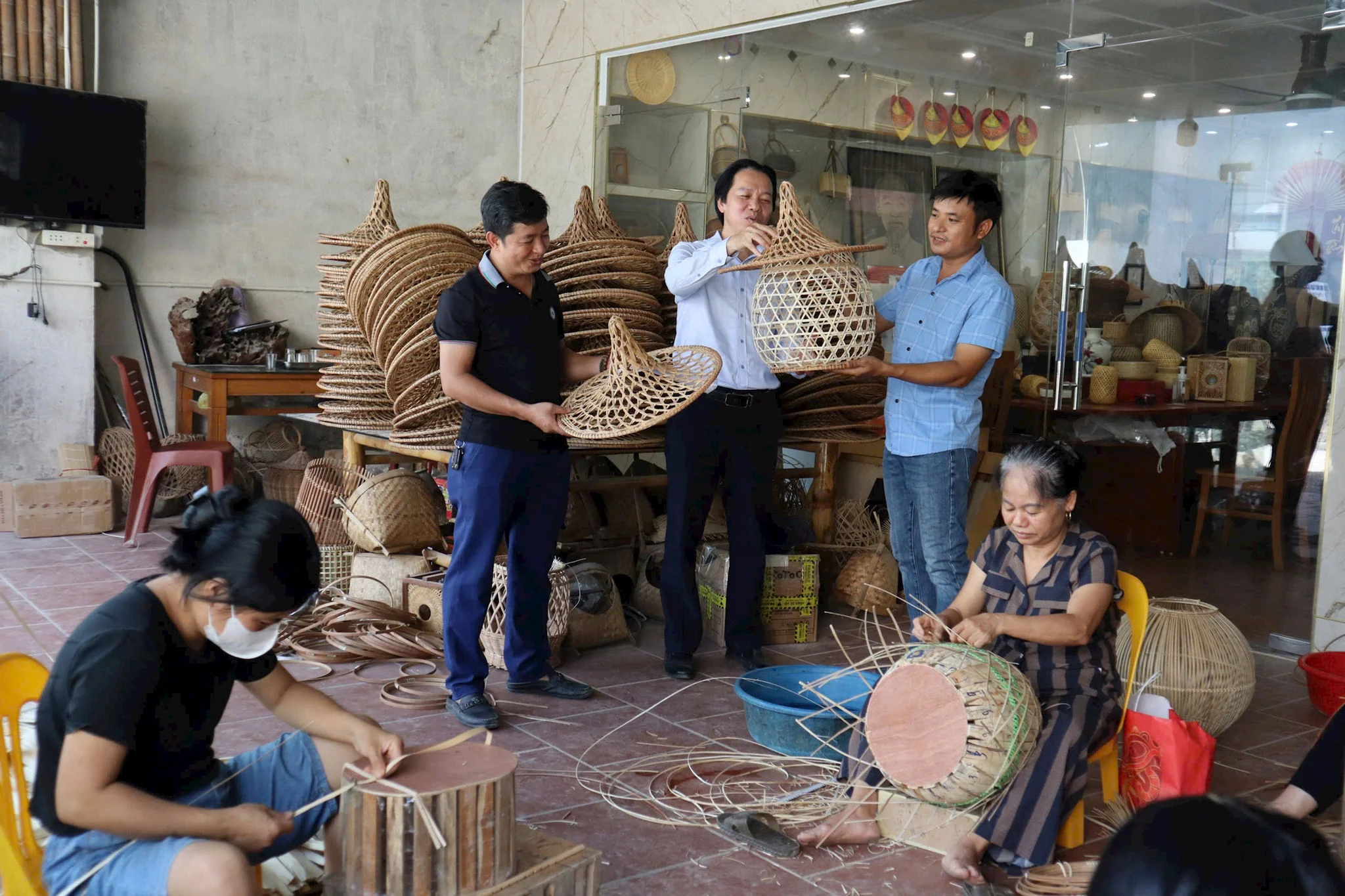 Từ làng nghề truyền thống đến sản phẩm OCOP: Câu chuyện xây dựng thương hiệu ở các xã Hà Nội