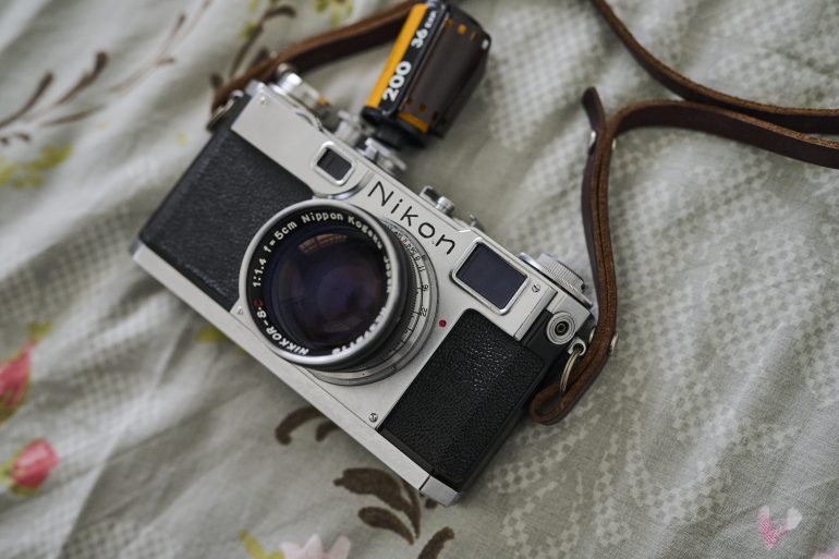 Nikon S2 vs Pentax 6x7: Hai huyền thoại film thách thức thời gian