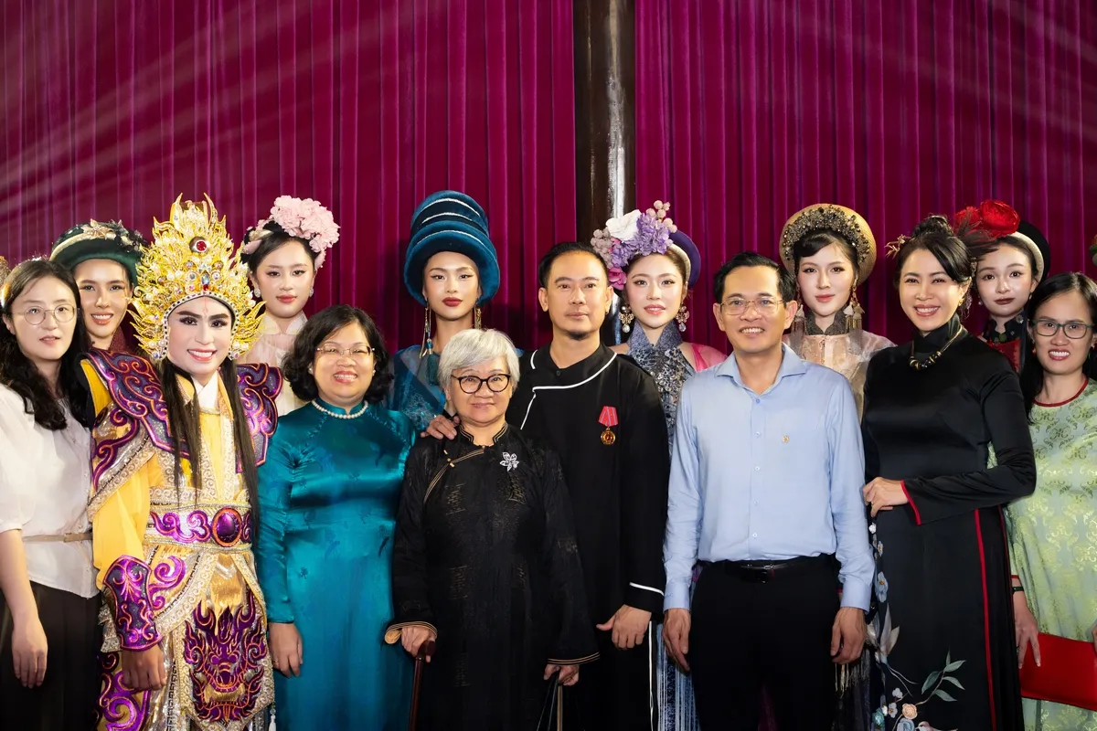 Võ Việt Chung đưa Sài Gòn xưa lên sàn diễn TP.HCM