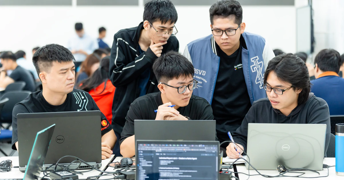 Khoảng cách kỹ năng AI thực chiến: Đại học đang thua doanh nghiệp ở đâu?
