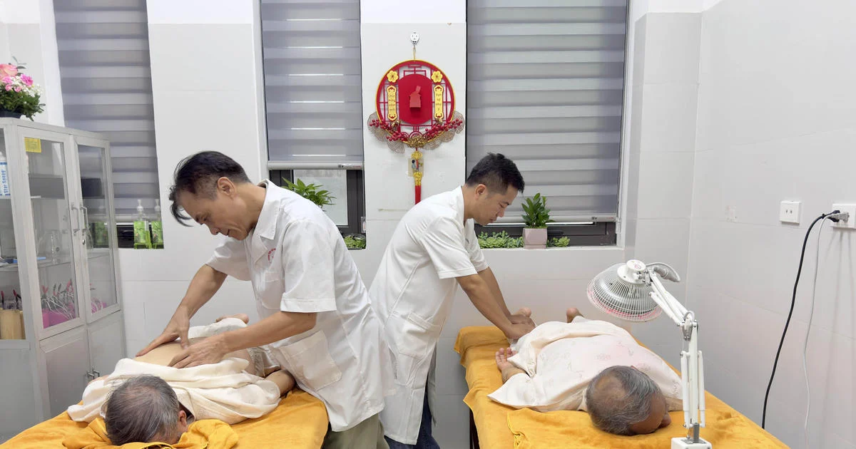 Chăm sóc người cao tuổi tại nhà: lời giải cho nỗi lo về chuyên môn chăm sóc viên