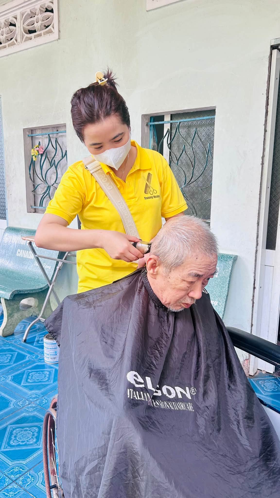 Khi người cao tuổi trở thành “học sinh” và cả nhà cùng nhẹ nhõm