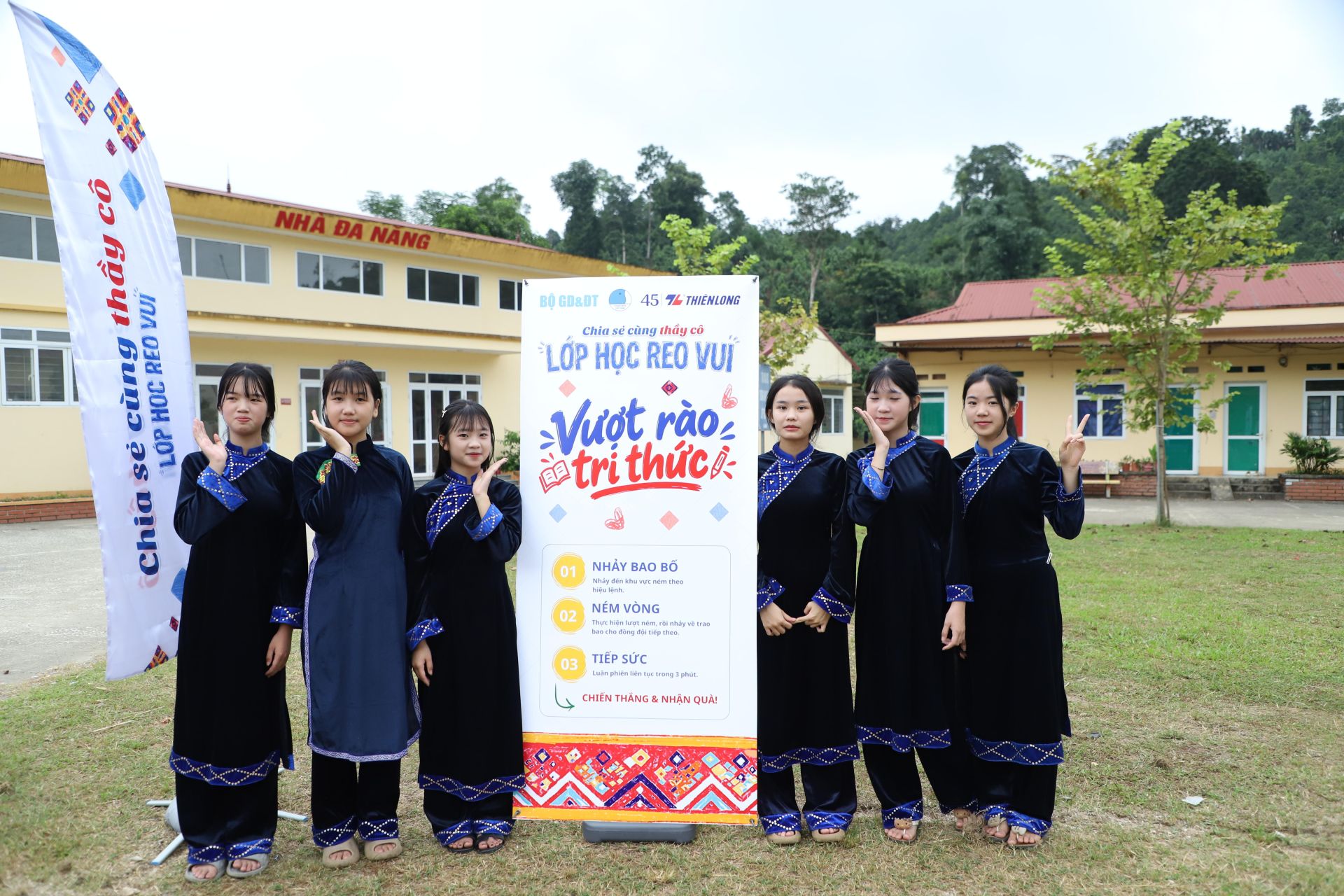 “Lớp học reo vui” mang niềm vui học tập đến trường vùng khó