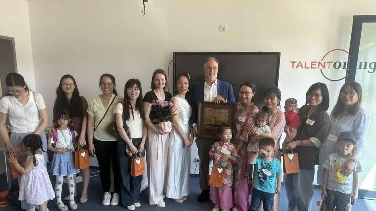 Từ Hà Nội đến Frankfurt: Mặt sáng và góc khuất của điều dưỡng Việt tại Đức