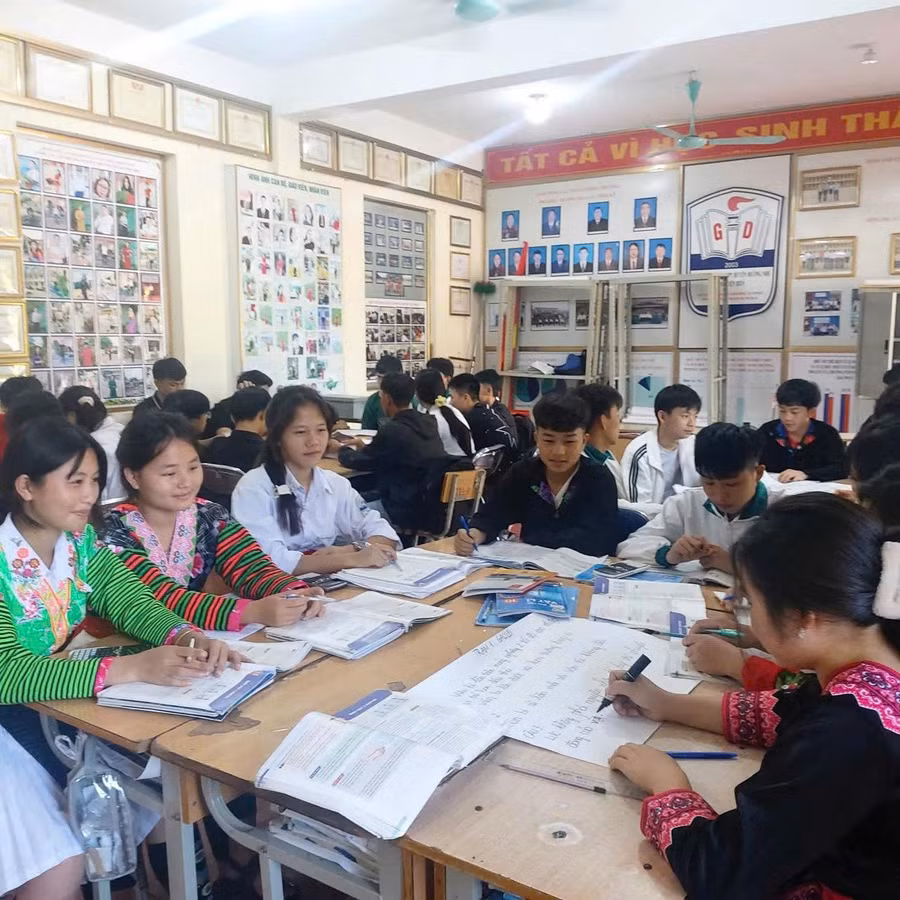 Cô giáo vật lí ở vùng sâu khơi dậy đam mê khoa học