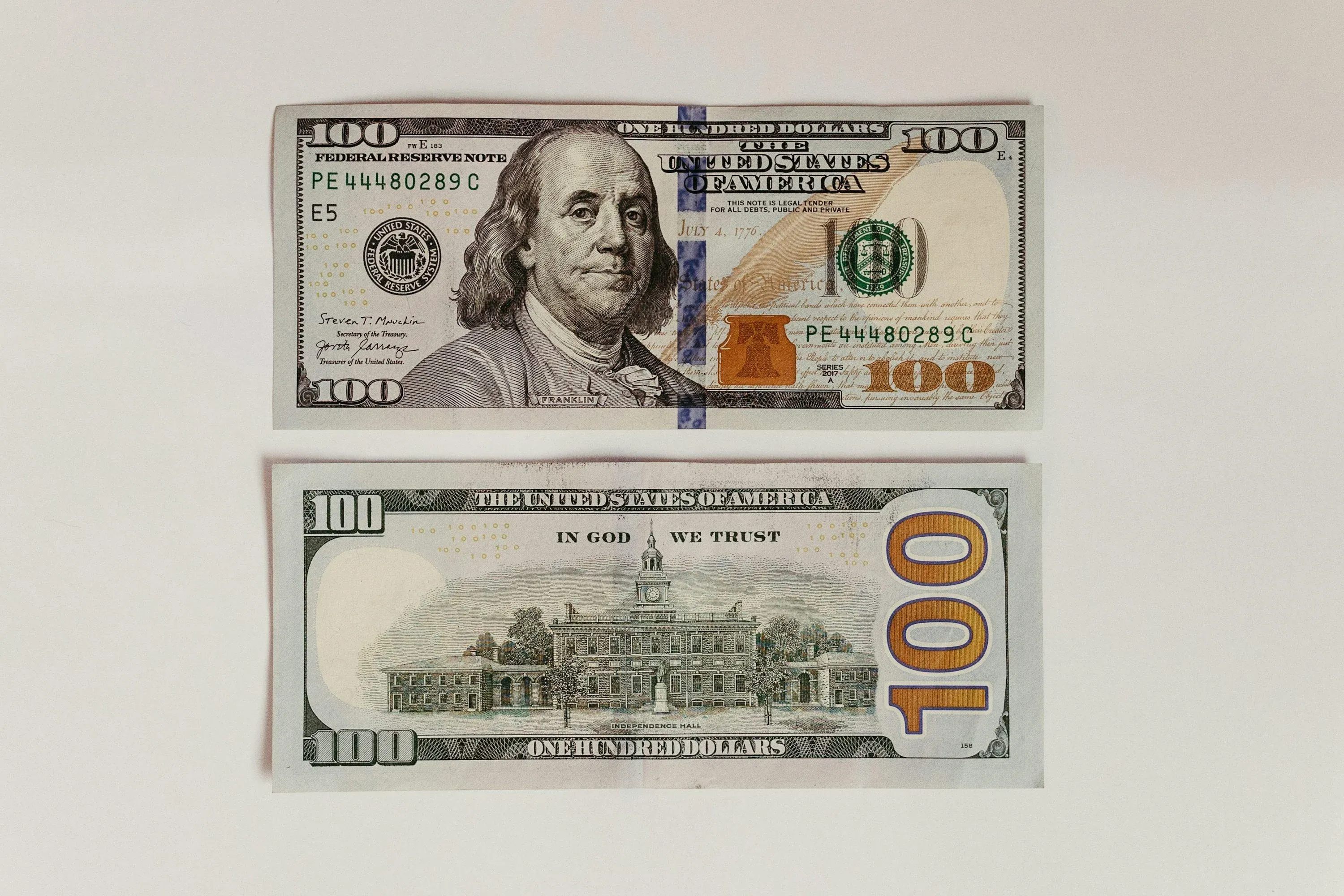 Vì sao đồng USD vẫn mạnh dù kỳ vọng Fed tăng lãi suất giảm?
