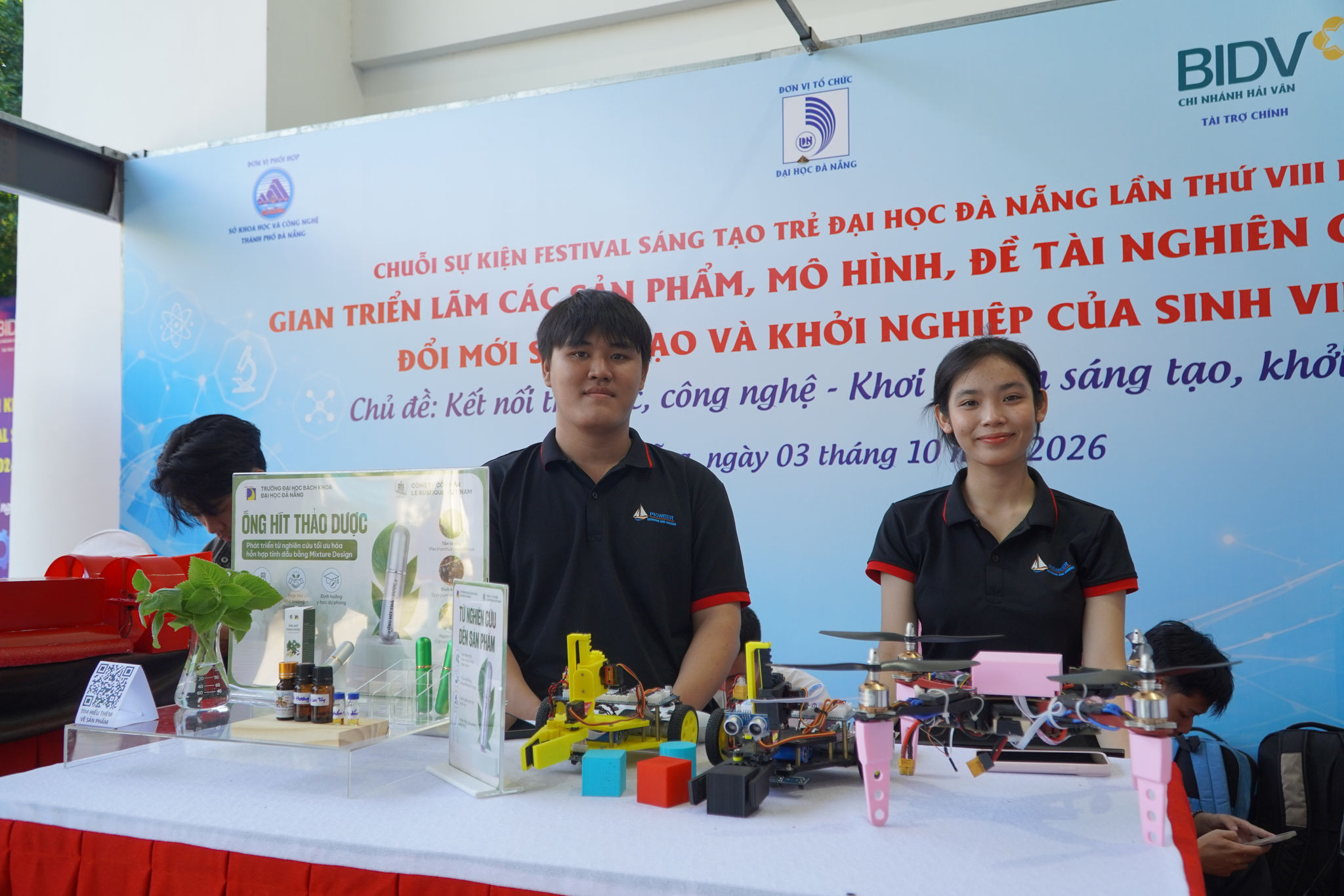 Từ phòng thí nghiệm đến sân khấu: Sinh viên đưa nghiên cứu ra đời sống