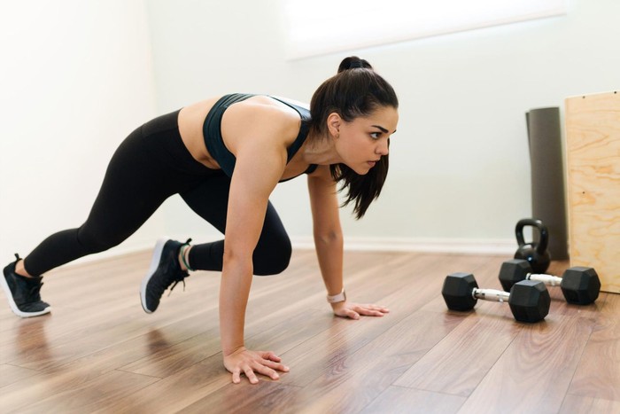 5 bài tập cardio tại nhà không cần thiết bị để tăng sức khỏe tim mạch