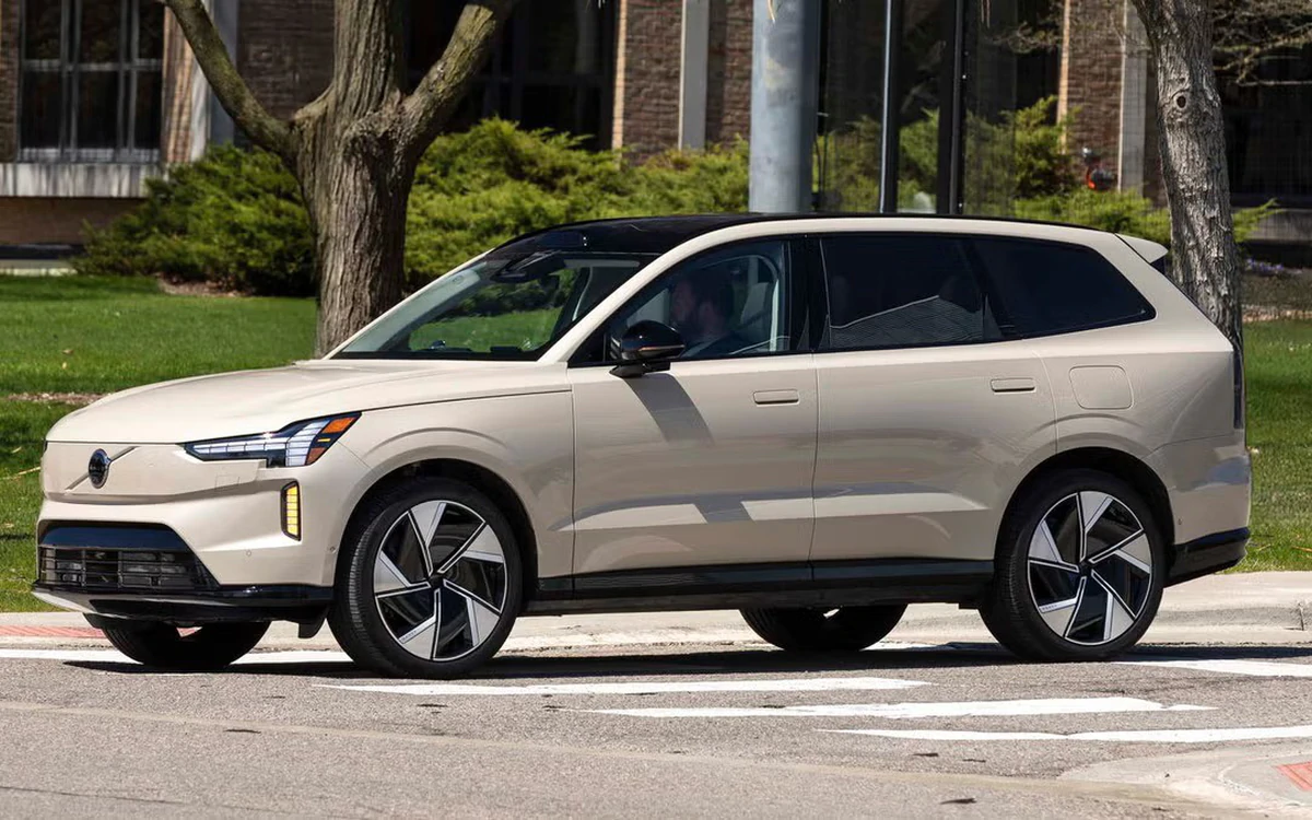Volvo EX90 và ES90 mở đặt trước: 800V và sạc 22 phút có đáng tiền?