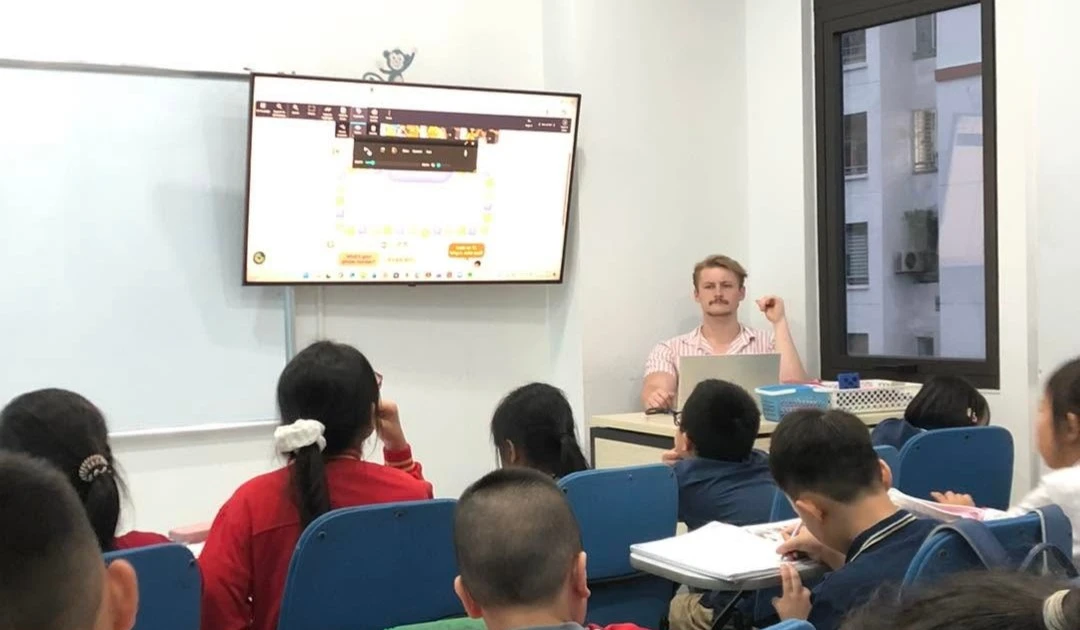 Bộ GD-ĐT đưa AI vào trường học: 12 tiết mỗi năm có đủ?