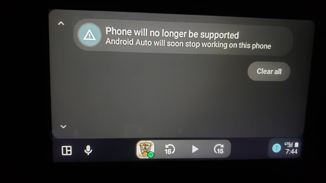 Android Auto sắp yêu cầu Android 11: điện thoại cũ gặp rắc rối