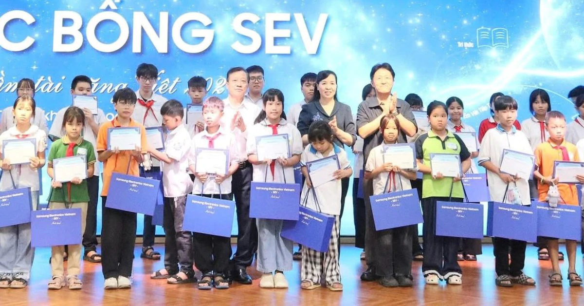 Học bổng khuyến học: Cánh cửa đổi đời cho học sinh vượt khó
