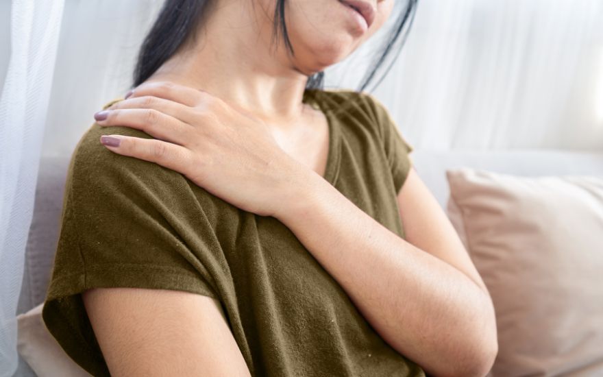 Đau vai khi tập thể thao: nhận biết chấn thương và phục hồi an toàn