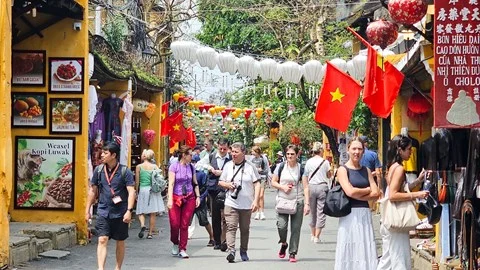 Đà Nẵng cán mốc 16 triệu lượt khách: bứt phá nhưng không thể chủ quan