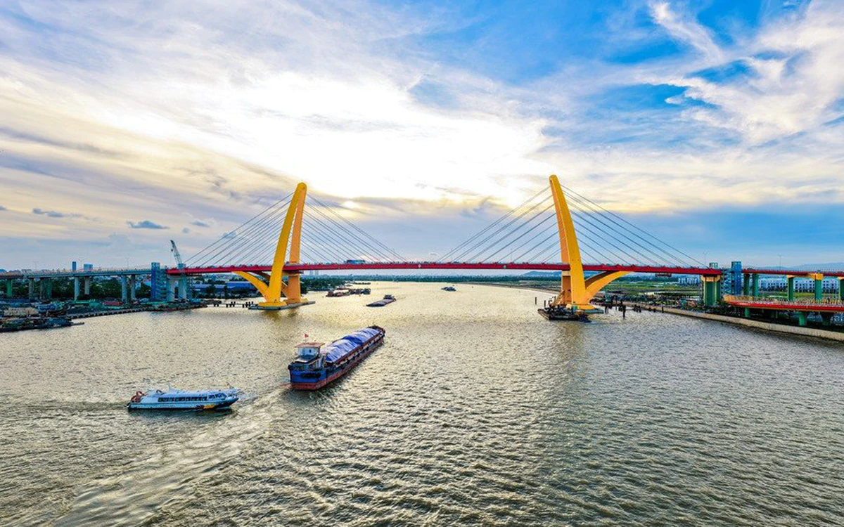 Cảng Việt Nam lọt top 15 thế giới: Lợi thế nào vượt trội so với Singapore?