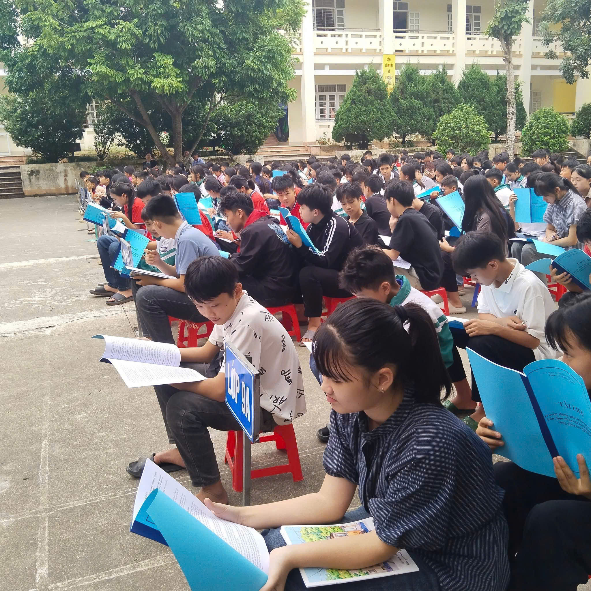 Giáo dục pháp luật và kỹ năng tự bảo vệ từ trường học đến cộng đồng