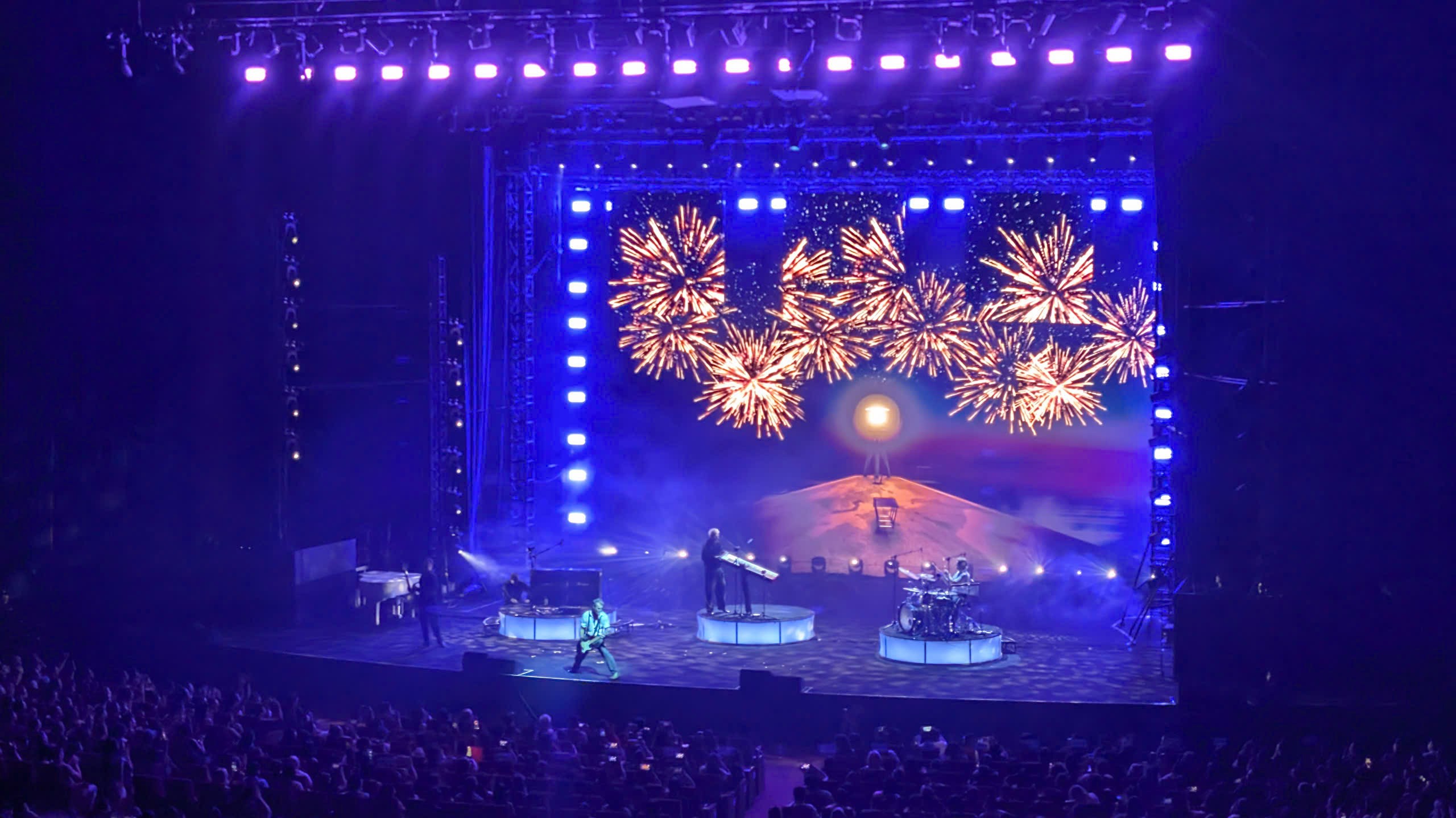 Michael Learns to Rock khép lại tour toàn cầu bằng một đêm Hà Nội hát cùng thanh xuân