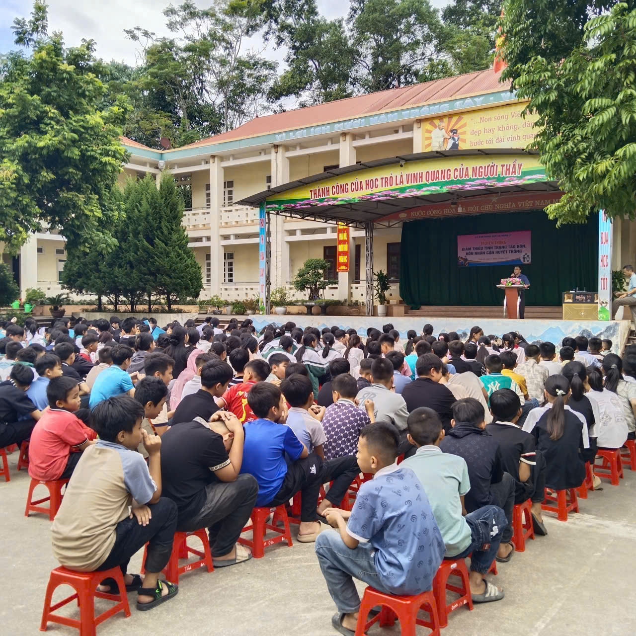 Giáo dục pháp luật và kỹ năng tự bảo vệ từ trường học đến cộng đồng
