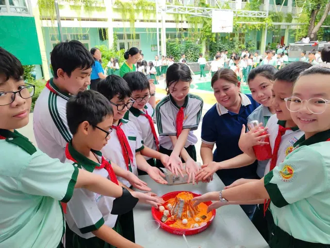 Giờ ra chơi không điện thoại: khi sân trường được trả lại cho học sinh