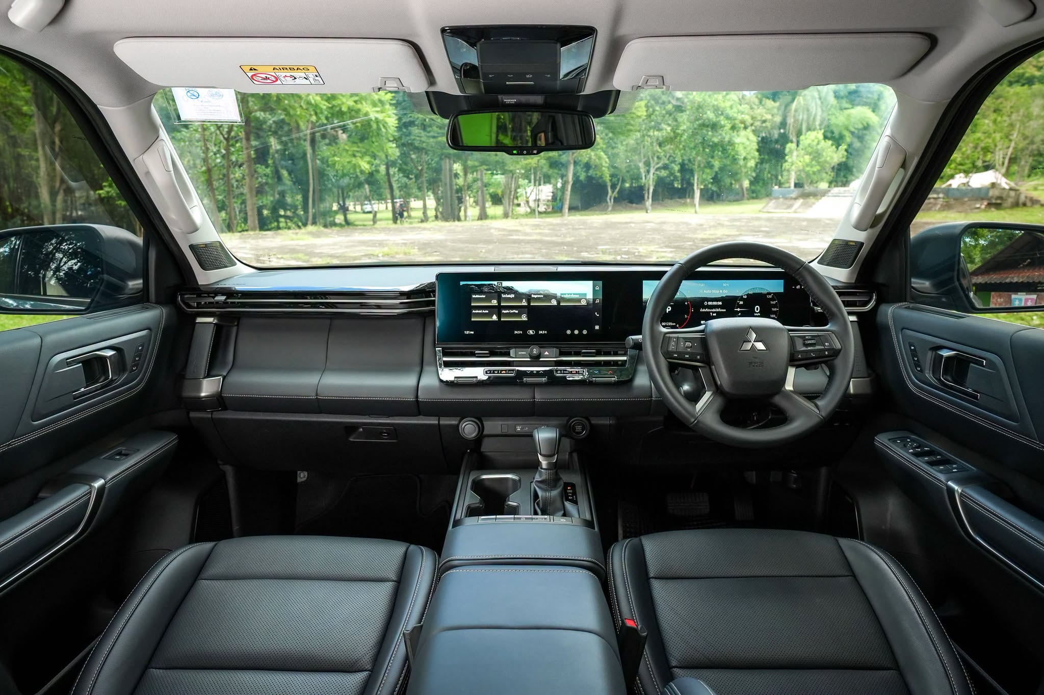 Mitsubishi Pajero vs Ford Everest: chọn SUV địa hình nào cho người mê động cơ dầu?