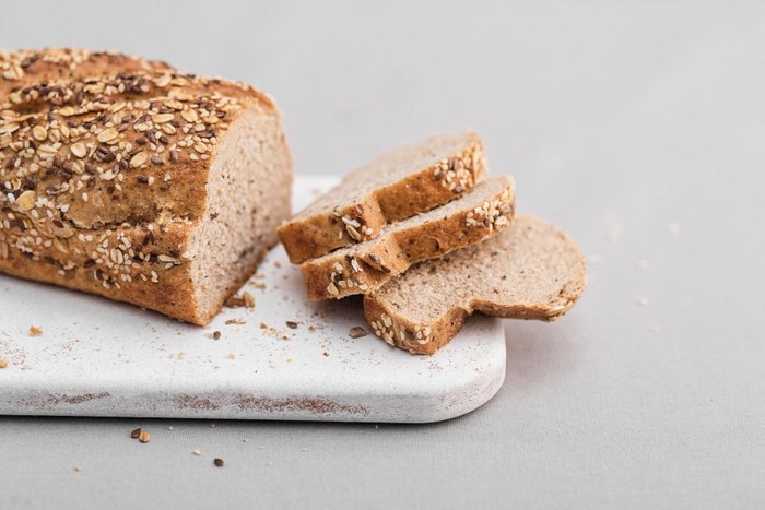Bánh mì nguyên cám hay bánh mì trắng: lựa chọn nào tốt hơn cho tiêu hóa?