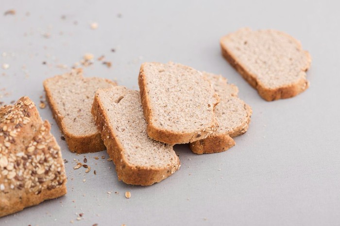 Bánh mì nguyên cám hay bánh mì trắng: lựa chọn nào tốt hơn cho tiêu hóa?