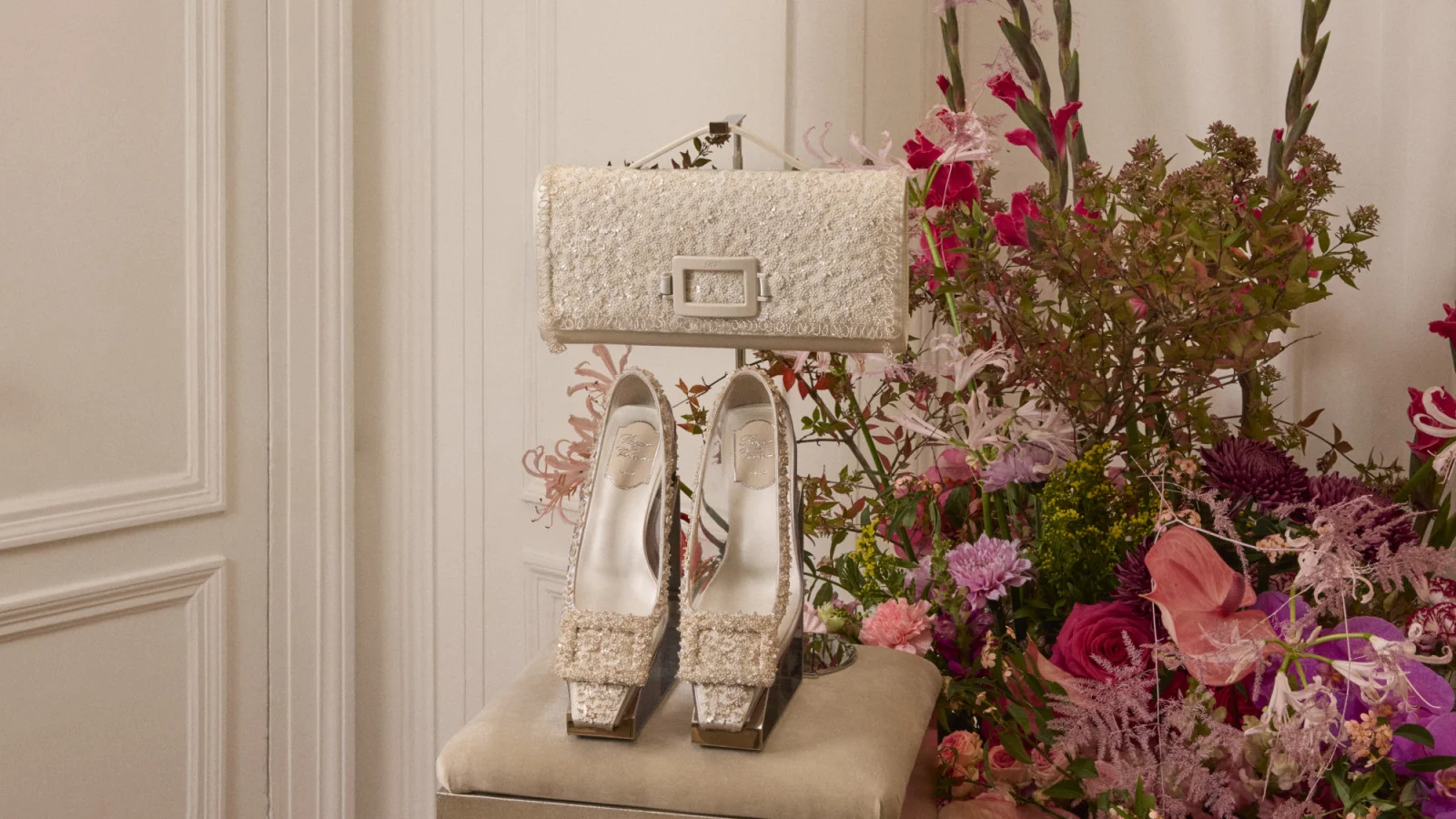 Styling Kasut Roger Vivier: Warisan Mewah Dalam Gaya Harian