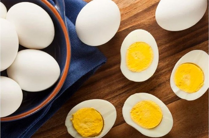 Trứng có hại gan không? Bác sĩ giải thích liều lượng an toàn