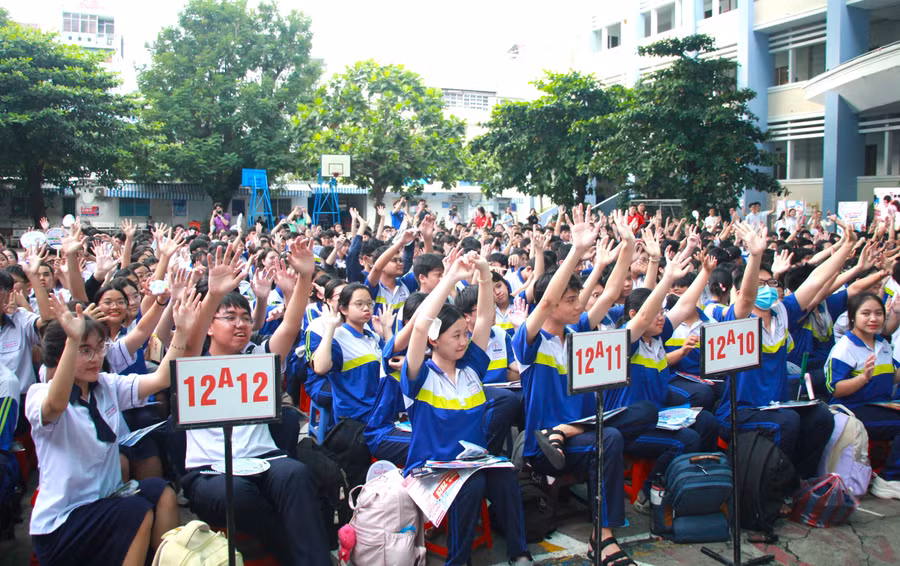Học sinh trải nghiệm nghề nông: học ngoài lớp để chọn đúng tương lai