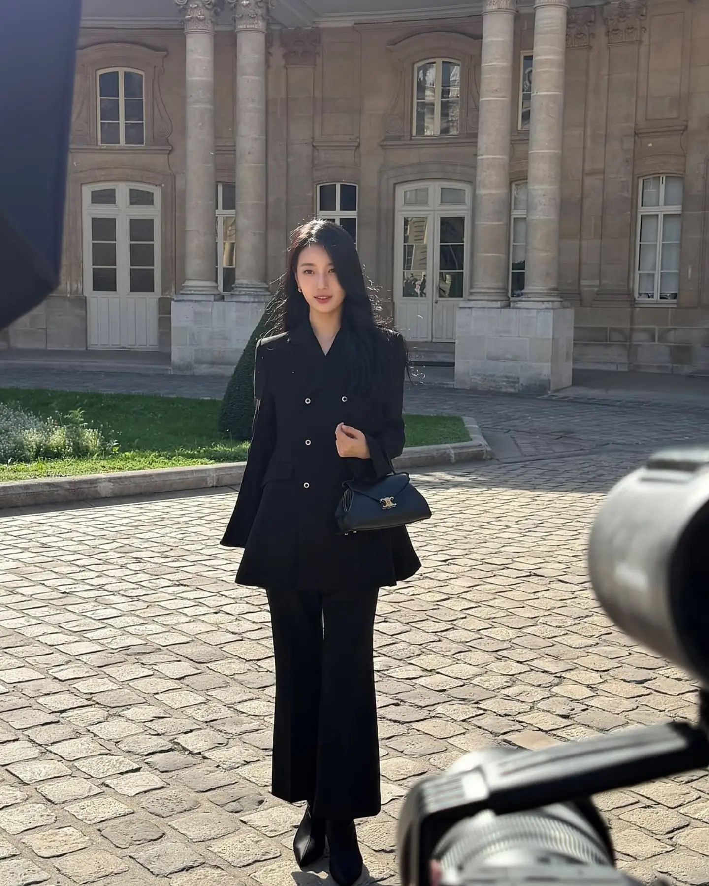 Phong cách công sở Celine: đọc vị bí quyết sang từ sao Hoa – Hàn