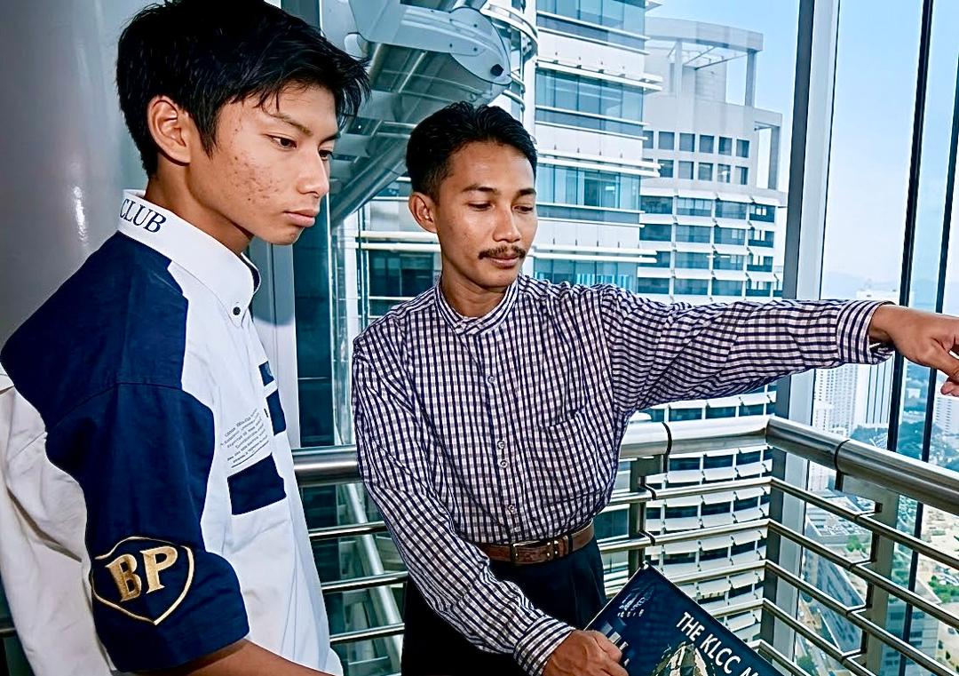 Mesej Dalam Botol Yang Menyambungkan Dua Hati Merentas Lautan