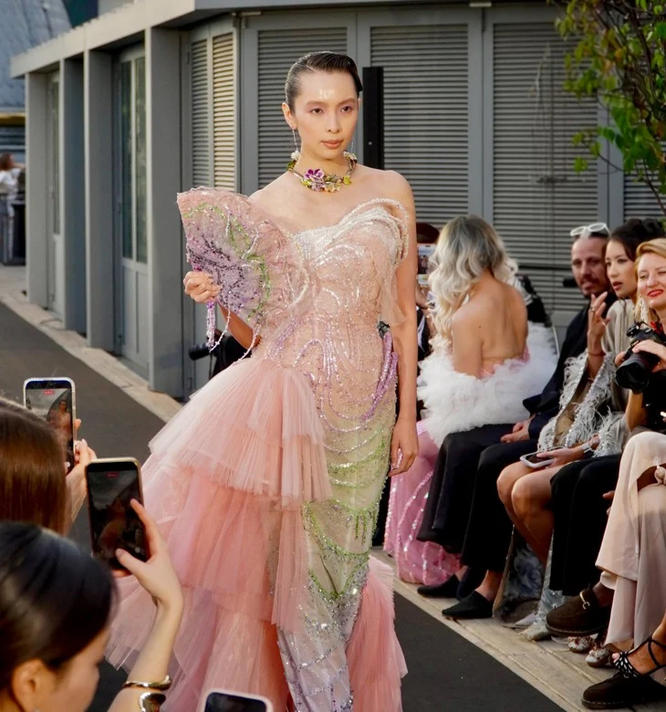 Nhà thiết kế Việt Nam chinh phục sàn diễn Paris Fashion Week