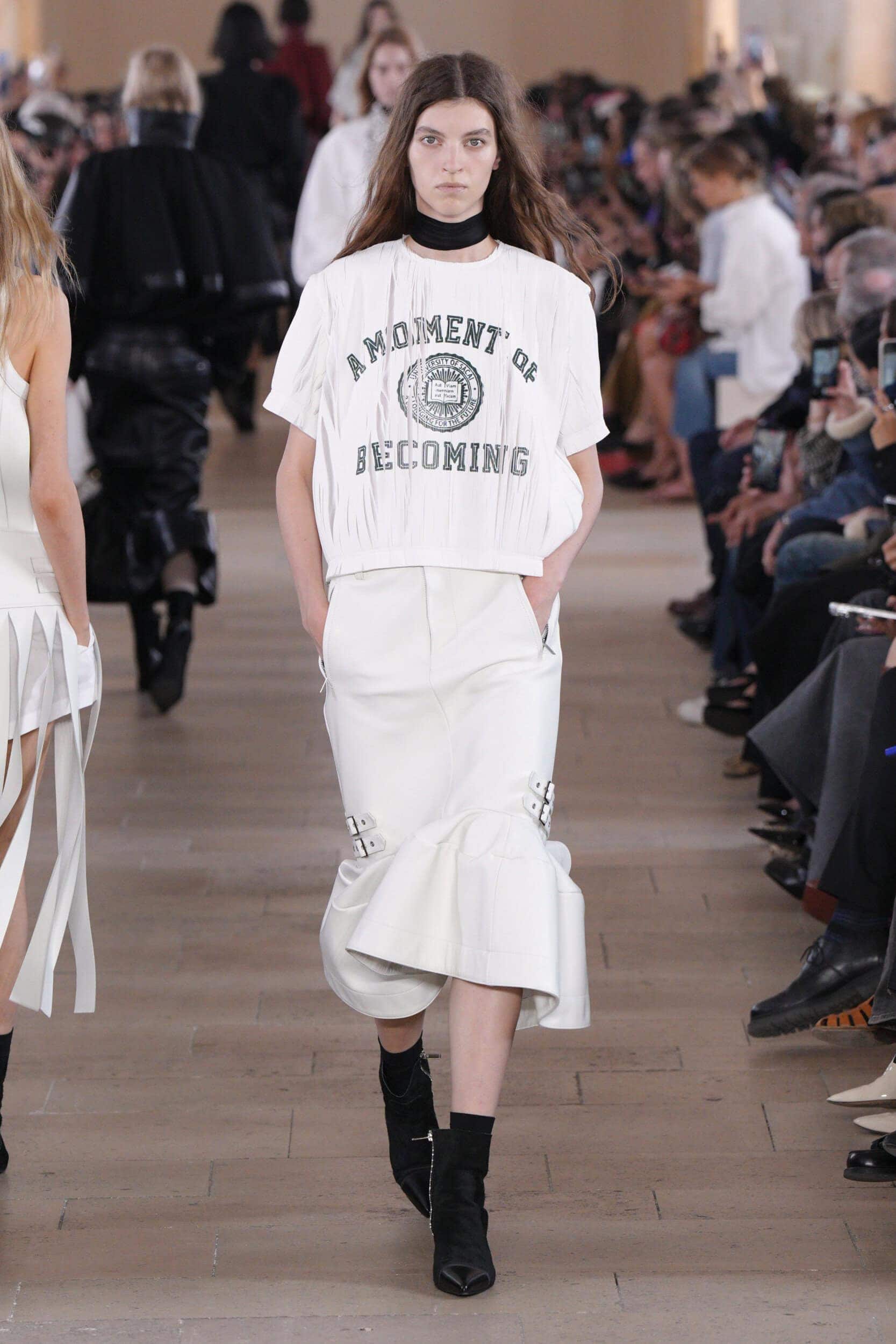 Minimalisme Versus Tailoring Eksperimental di Pentas Musim Semi