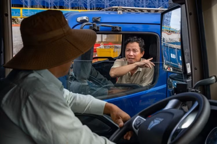 Hàng nghìn công nhân xây dựng xuyên đêm trên công trường Phú Quốc