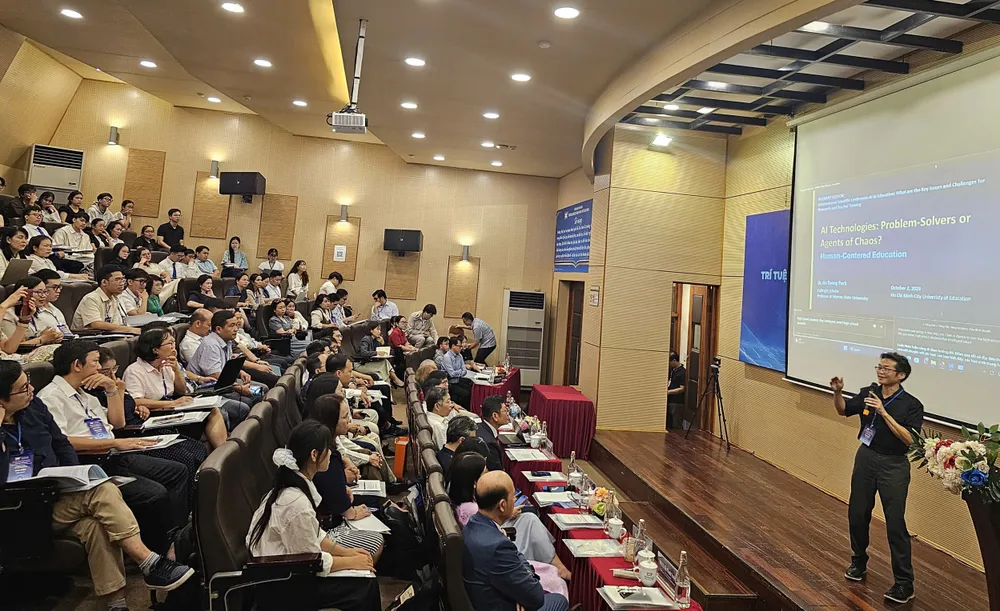 Chuẩn hóa năng lực AI cho giáo viên: từ công cụ đến bài học thông minh