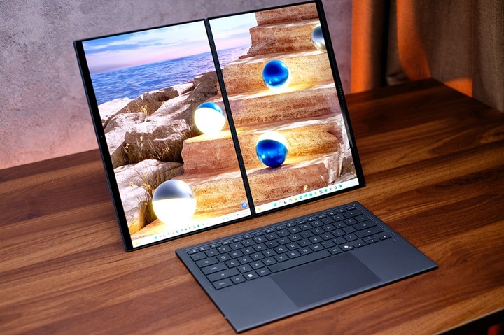 MacBook Pro OLED cảm ứng: Bước ngoặt thiết kế mỏng nhẹ và linh hoạt