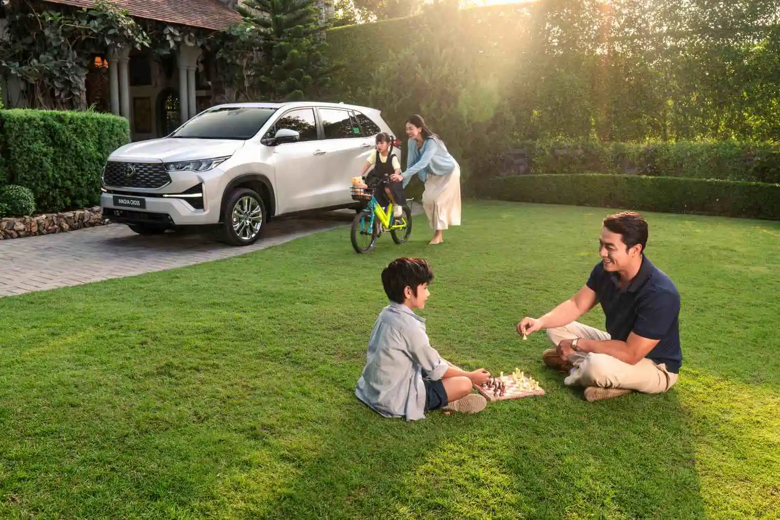 Toyota hybrid tăng gấp đôi: người mua đang chọn tiết kiệm xăng